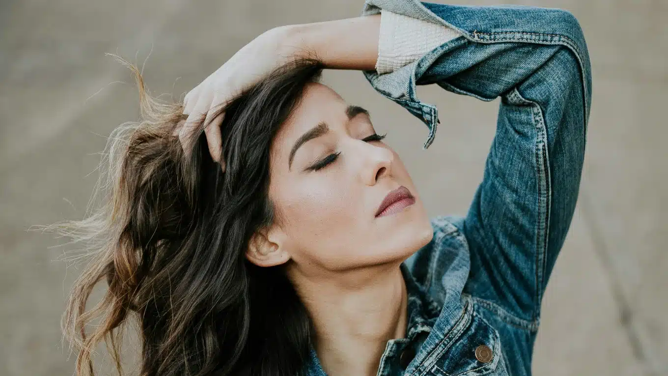 7 Tiny Gestures That Speak Loudly When Someone Truly Adores You